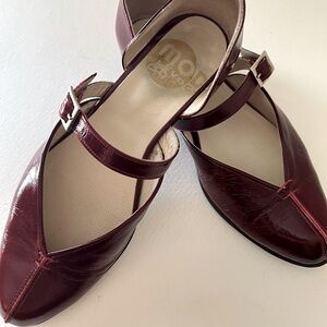 John Fluevog RED patent leather flats.  SIZE 6